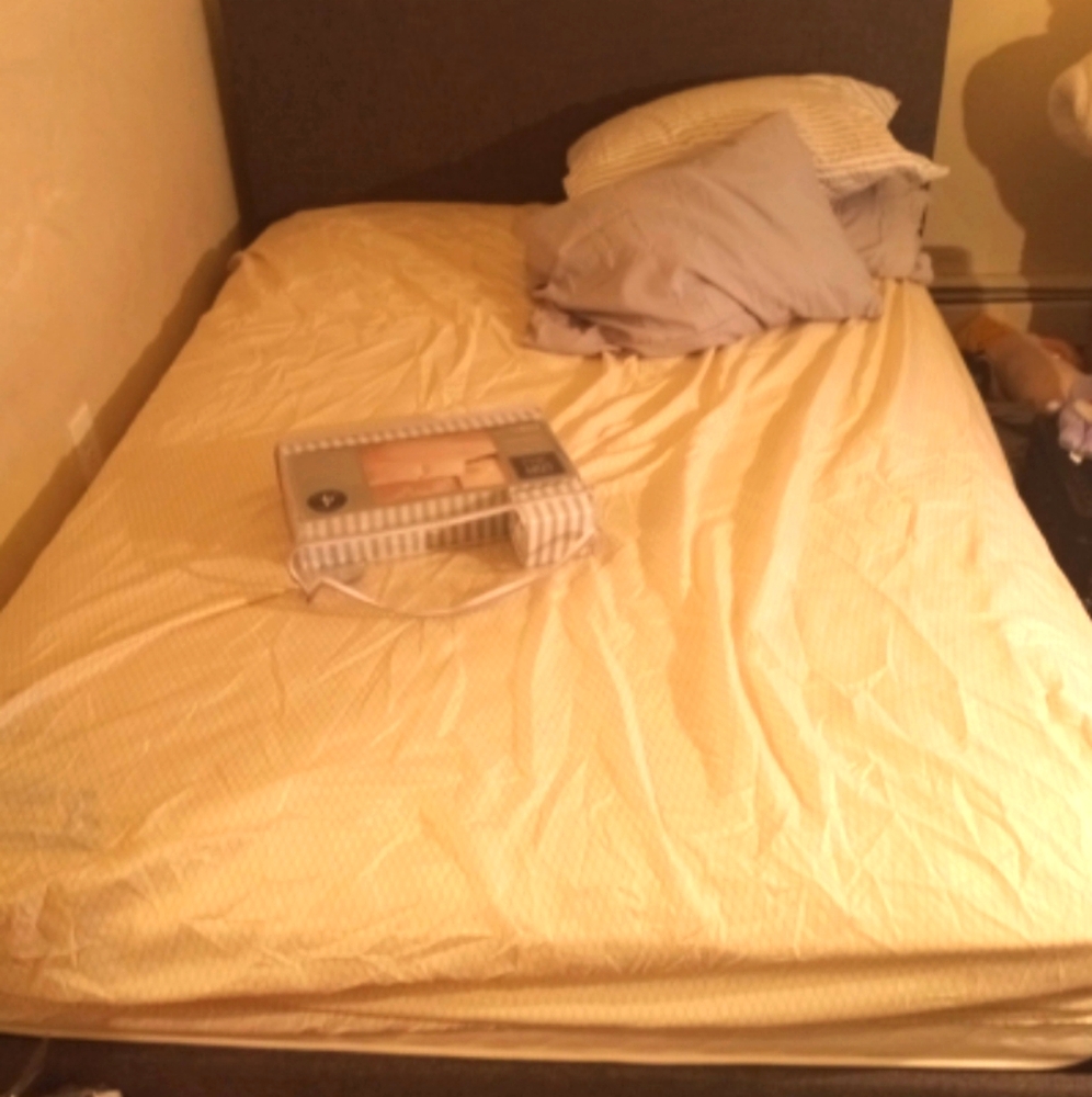 Full size bed